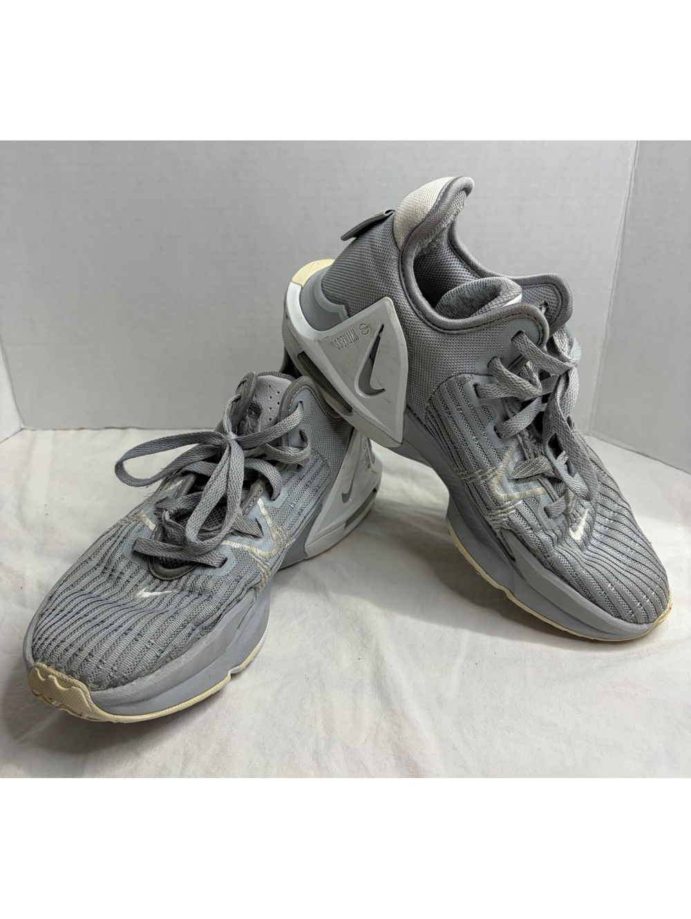 Nike LeBron Witness 8 Basketball Shoes Gray White Men’s 7.5